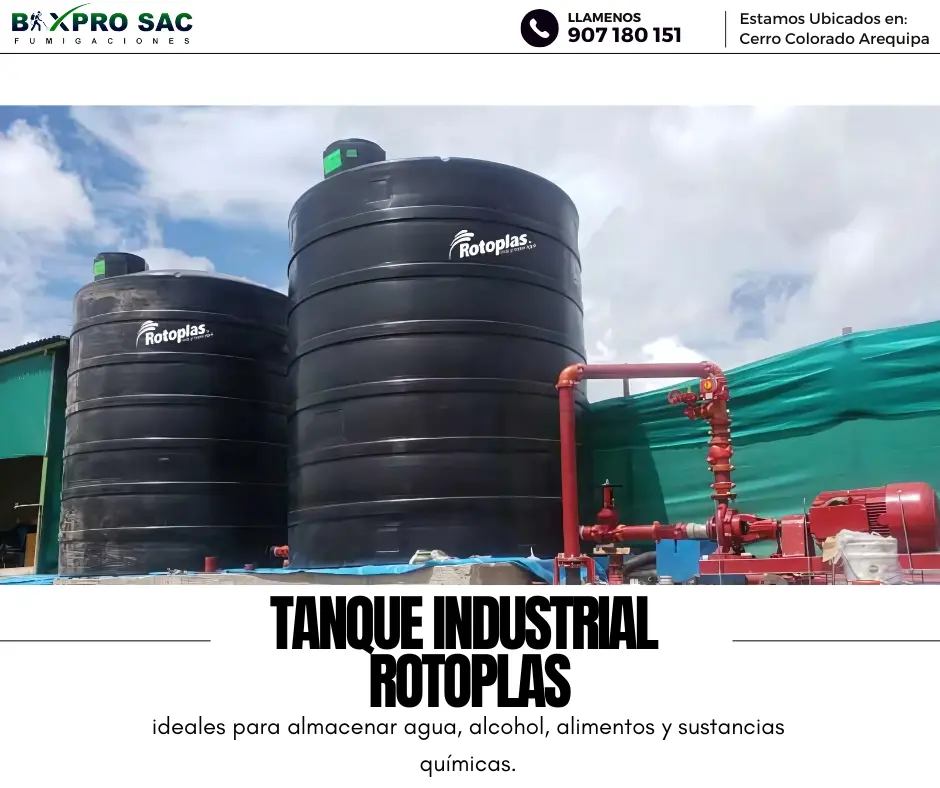 Tanques industriales Rotoplas instalado en planta de almacenamiento industrial.