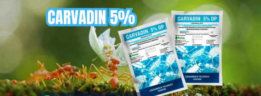 Aplicador profesional usando Carvadin 5% DP en un entorno industrial.