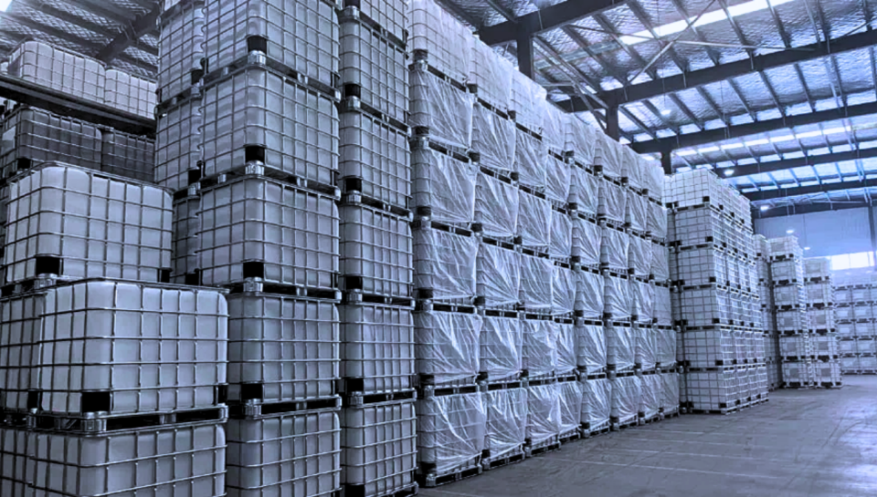 Transporte de chavos de 1100 litros, tanques ibc